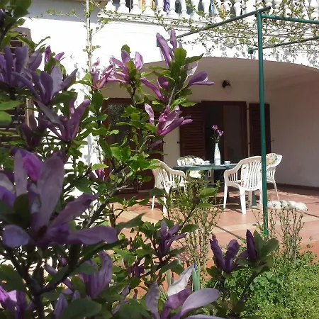Apartment Tessa 77 *
