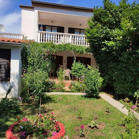 Apartamento Tessa 77