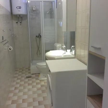 Apartman Tessa 77