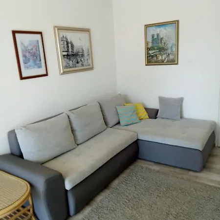 Apartment Tessa 77 *
