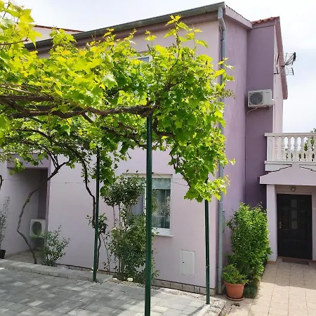 Apartment Tessa 77 *