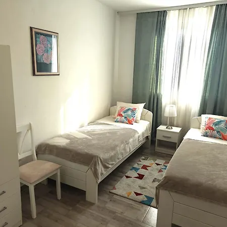 Tessa 77 Apartman *