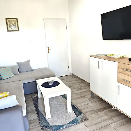 Tessa 77 Apartamento