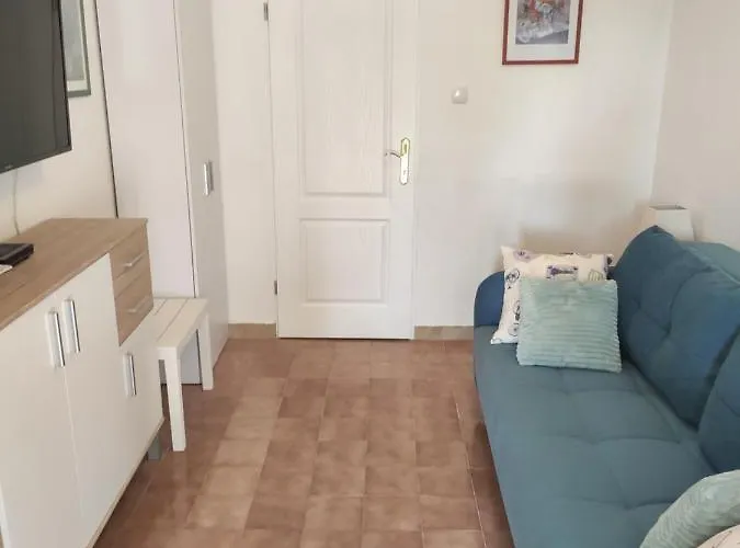 Tessa 77 *