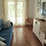 Tessa 77 *