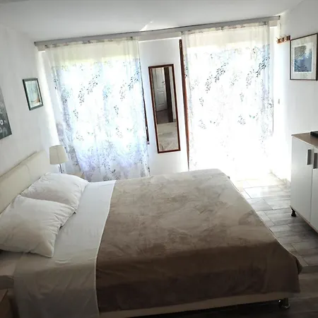Tessa 77