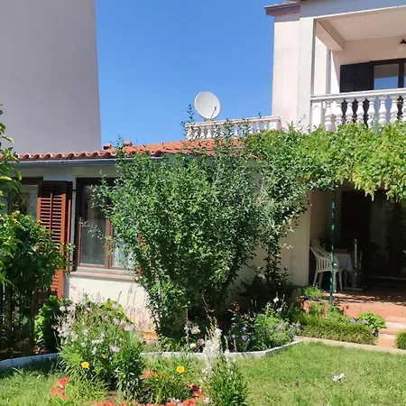 Appartement Tessa 77 *