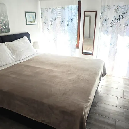Apartman Tessa 77 *